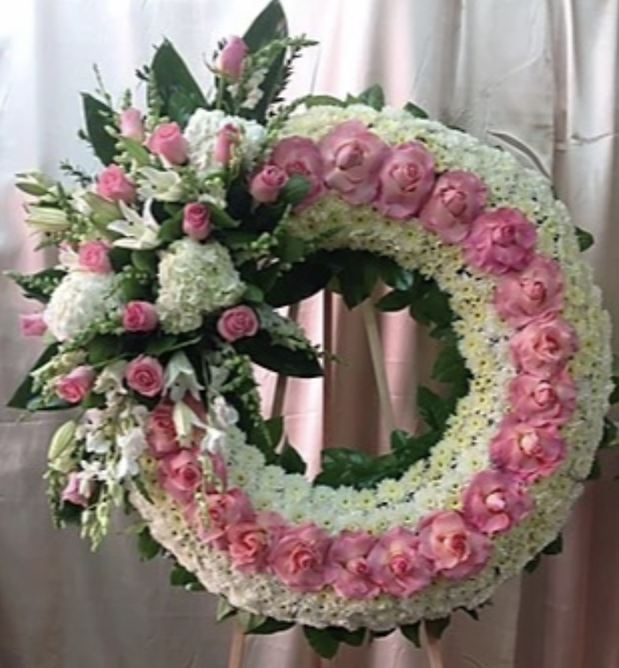 Pink And White W/Left Cluster Standing Wreath