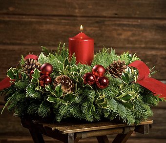 Candlelit Yuletide Centerpiece